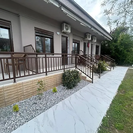 Basilio's Aparthotel Leptokaryá